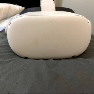 Oculus Quest 2 w controller and charger